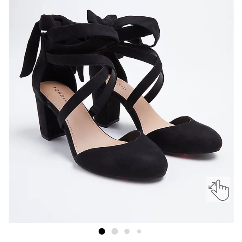 New Torrid BLACK FAUX SUEDE STRAPPY ANKLE-TIE PUMP (WW) shoes. Size 8 1/2 WW.